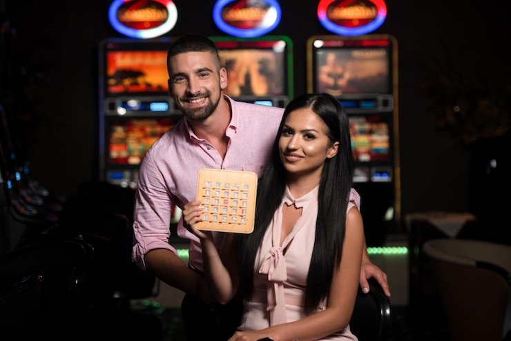 Meja baccarat langsung agen nalo dengan dealer profesional dan kamera HD